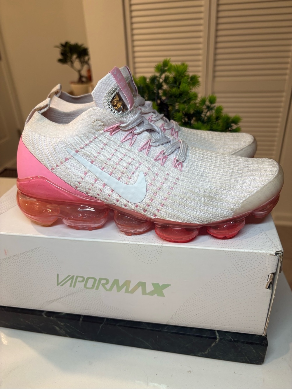 Nike Women's VaporMax Flyknit - White Pink Sneakers size 7.5